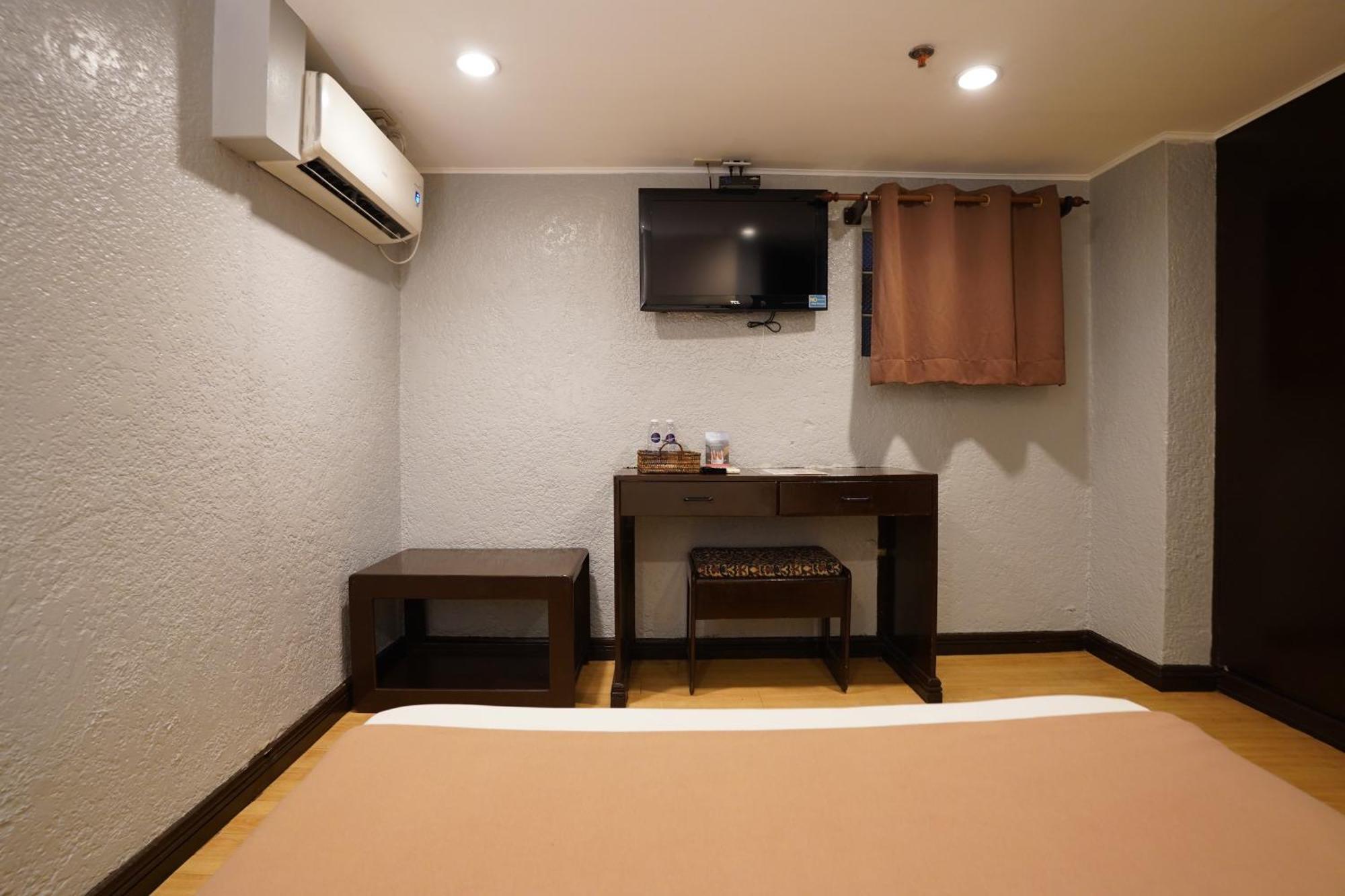 Arzo Hotel Manila Kültér fotó