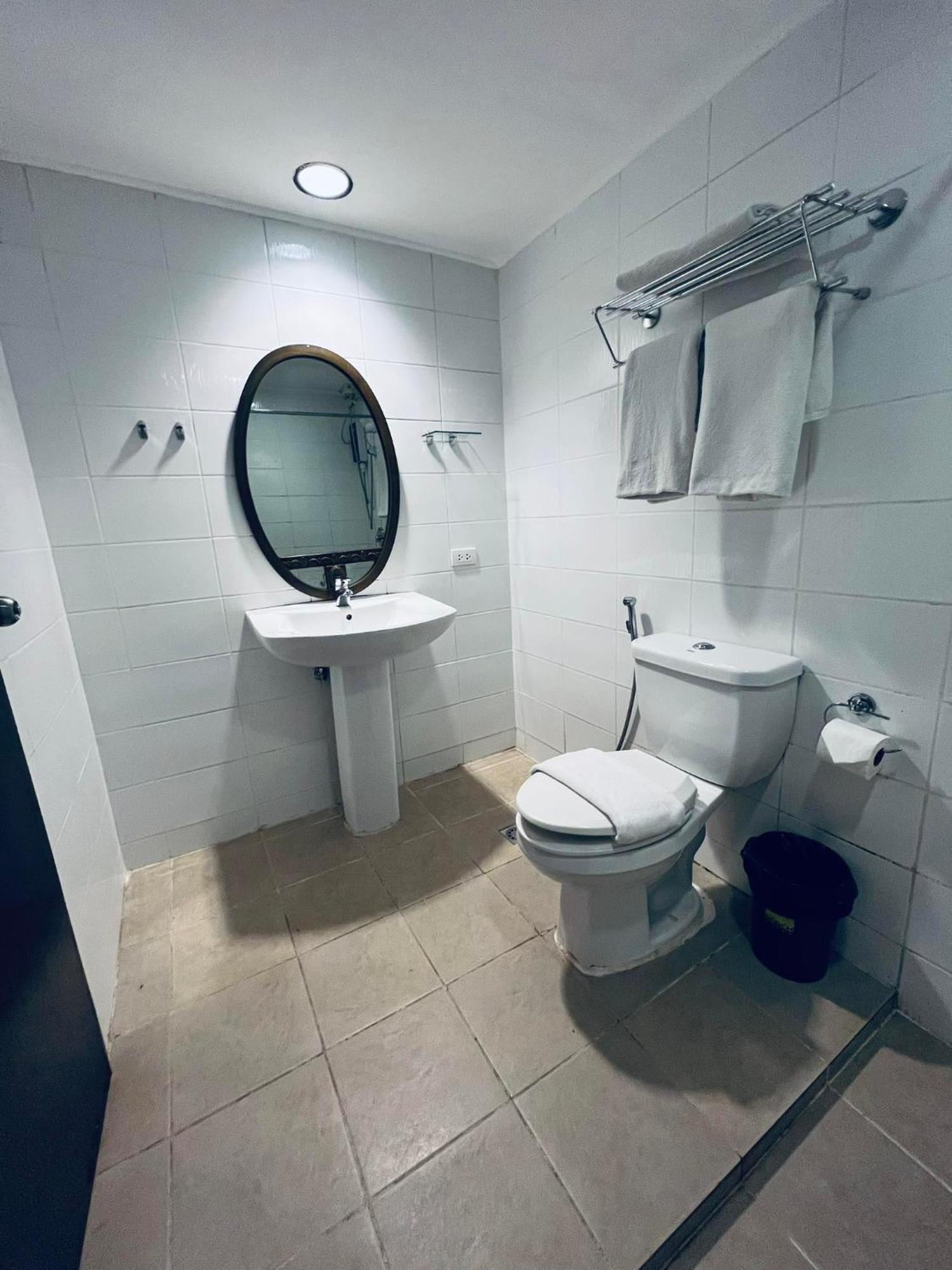 Arzo Hotel Manila Kültér fotó