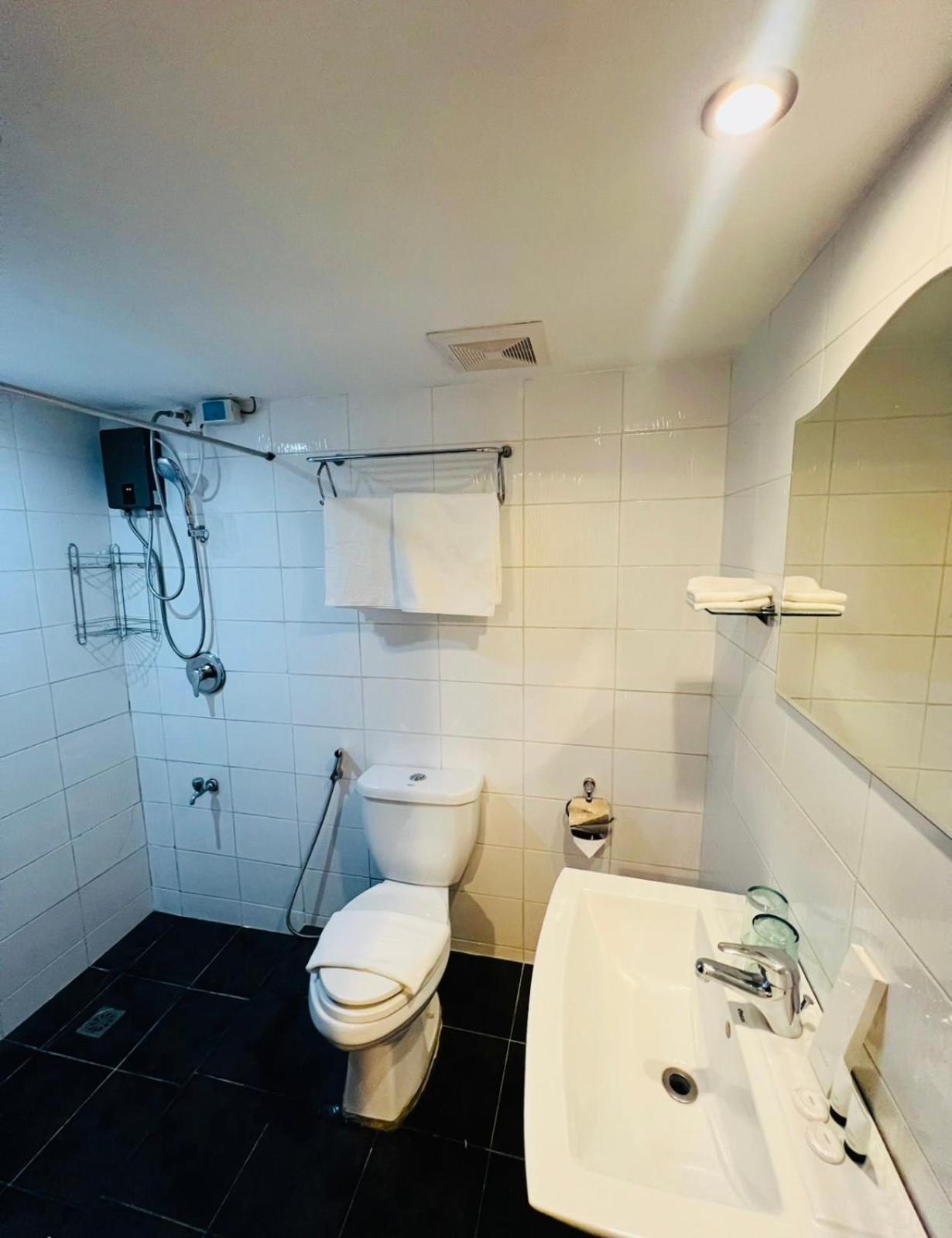 Arzo Hotel Manila Kültér fotó