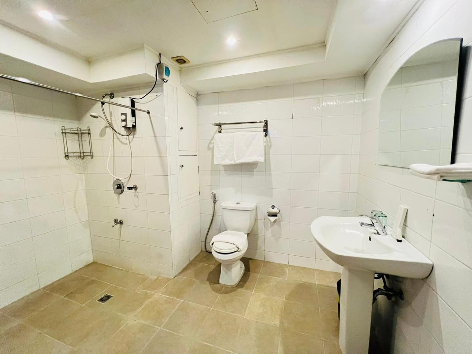 Arzo Hotel Manila Kültér fotó